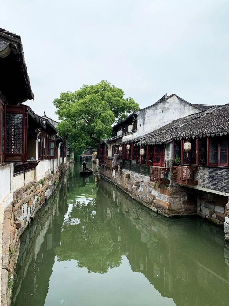 现在旗舰配置的手机只要2000多元?对不起我酸了
